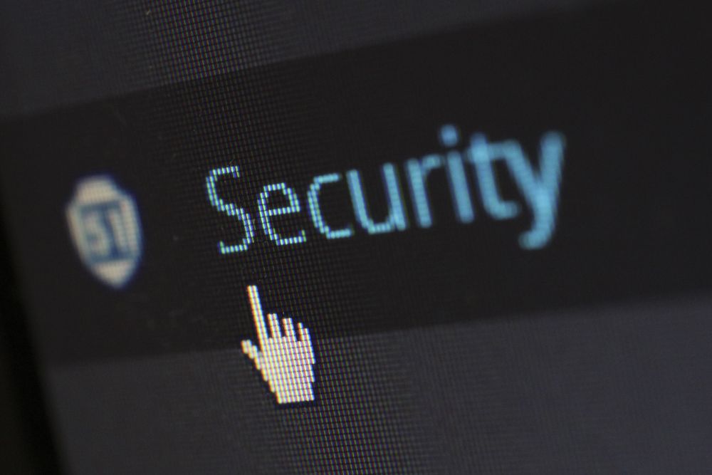 Muspekare över texten security på en datorskärm