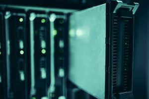 Serverrack i ett datacenter